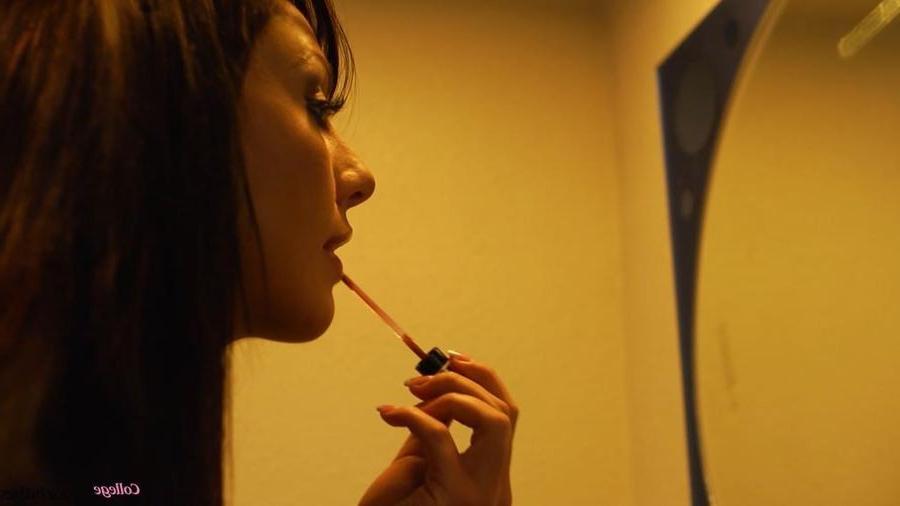 16P Tiffany Brookes gets ready for her sugar daddy