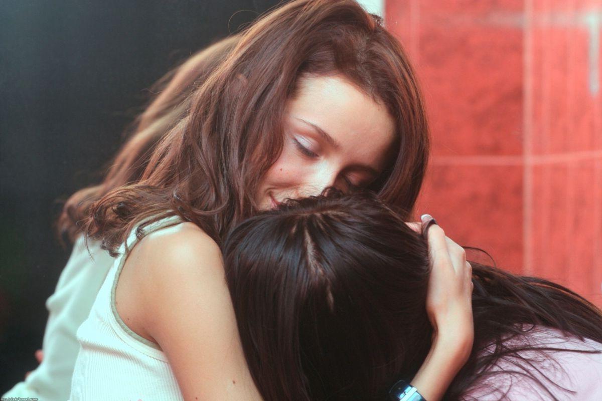 16P Cute teen brunettes kissing in horny lesbian sex game