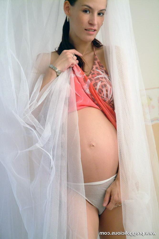 16P Temptress Kimmy shows off her big sexy pregnant belly