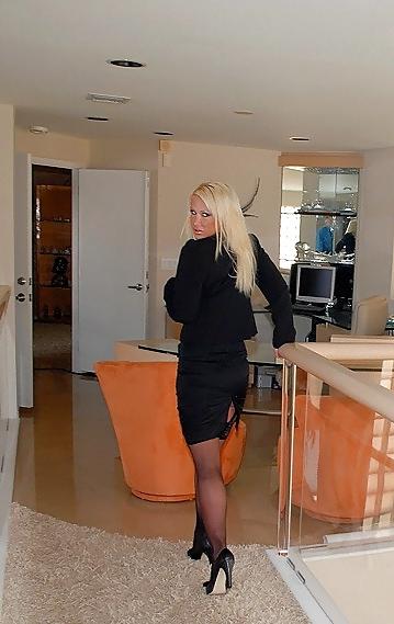 17P Sexy Mature Ladies with Perfect Legs