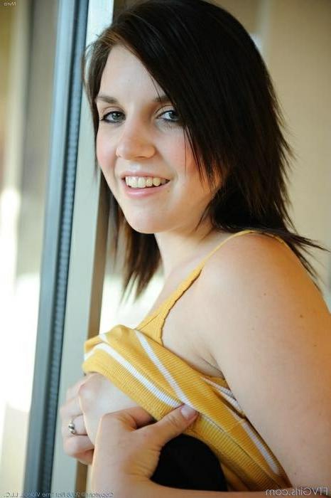 16P Teen Flashing Tits In Hotel Hallway