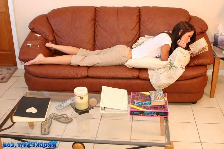 20P Hot &amp;amp; lonesome Brooke masturbates on the couch