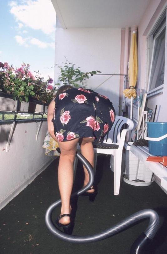 16P Pert Titty Housewife With Hover Spreading Her Twat