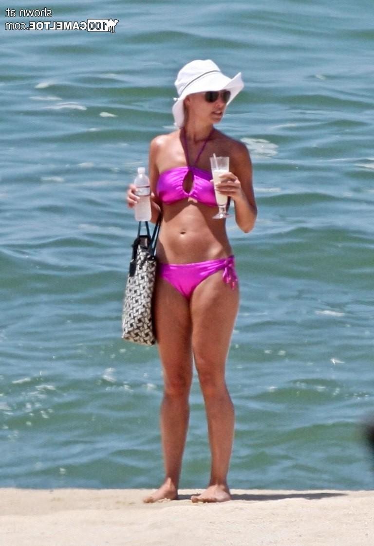 12P Sexiest celeb girls demonstrating camel toe