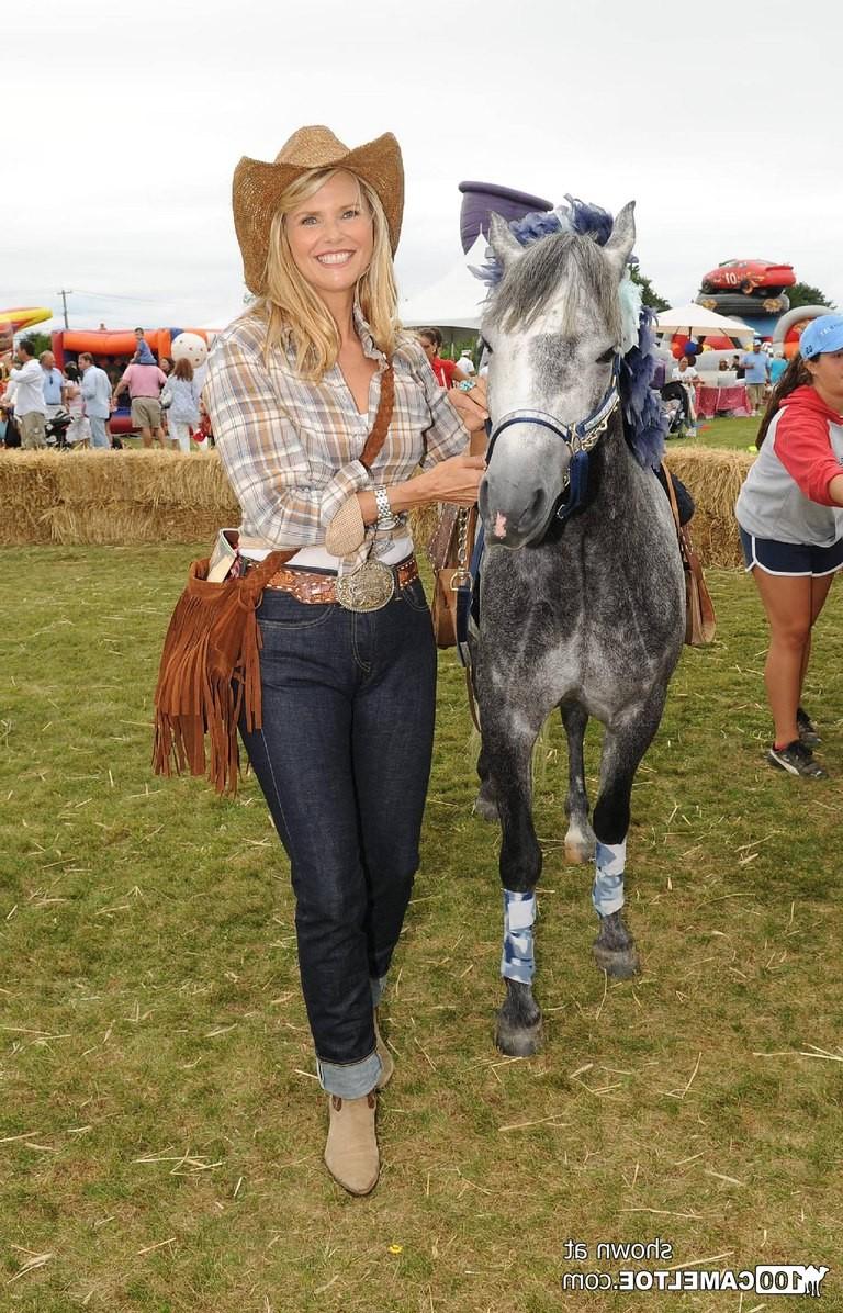 12P Christie Brinkley tight jeans camel toe