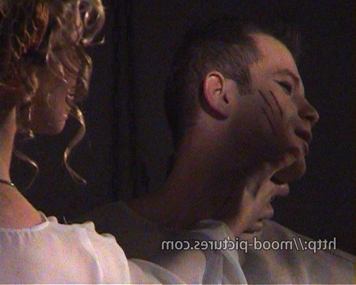 24P Fessée jusqu'aux larmes des esclaves de Rome chez Mood Pictures par true les
