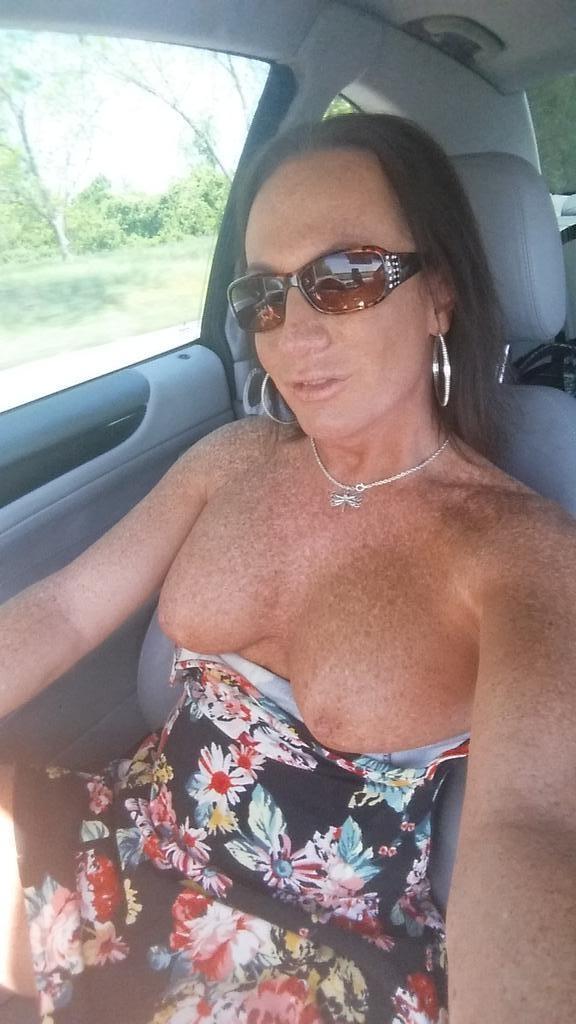 11P Topless shemale driving
