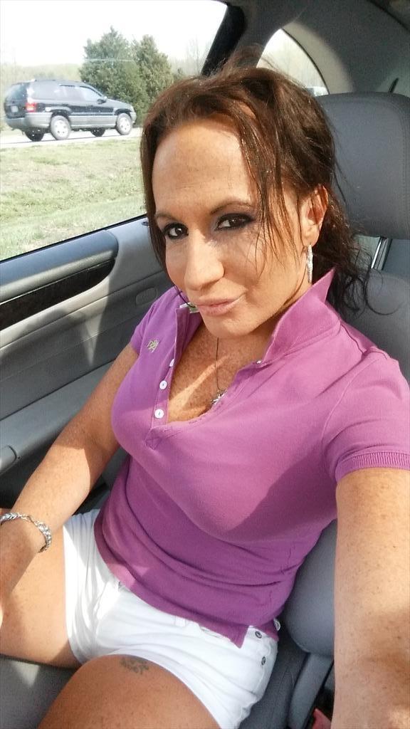 11P Topless shemale driving