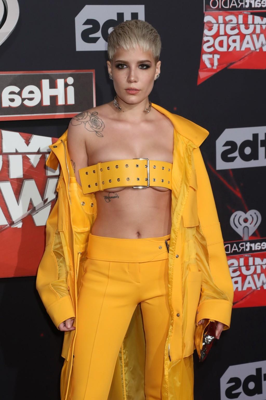 16P Halsey busty showing underboobs and belly