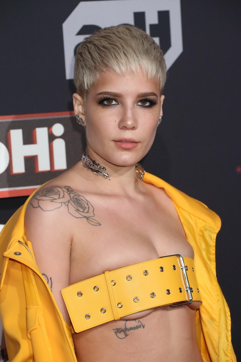 16P Halsey busty showing underboobs and belly