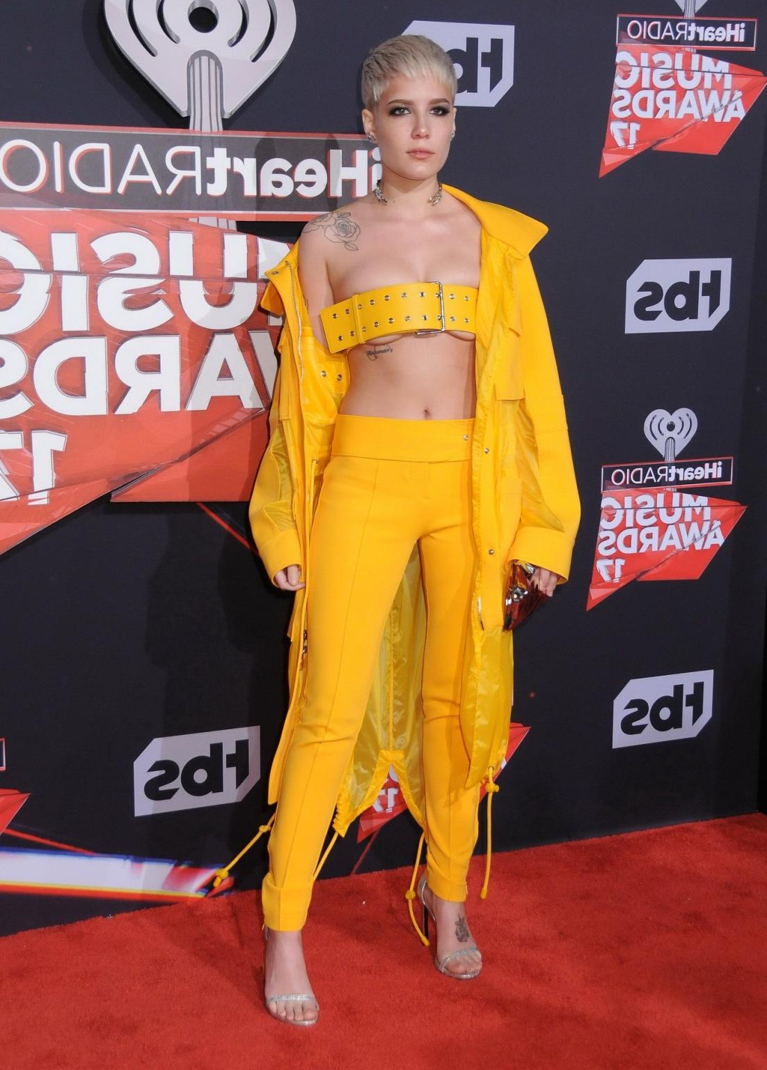 16P Halsey busty showing underboobs and belly