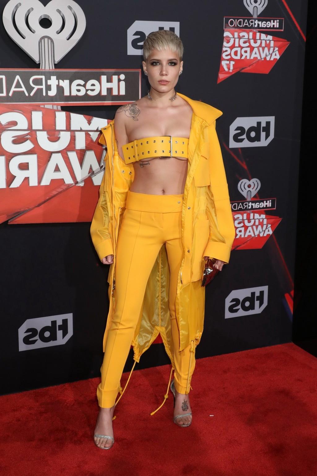 16P Halsey busty showing underboobs and belly