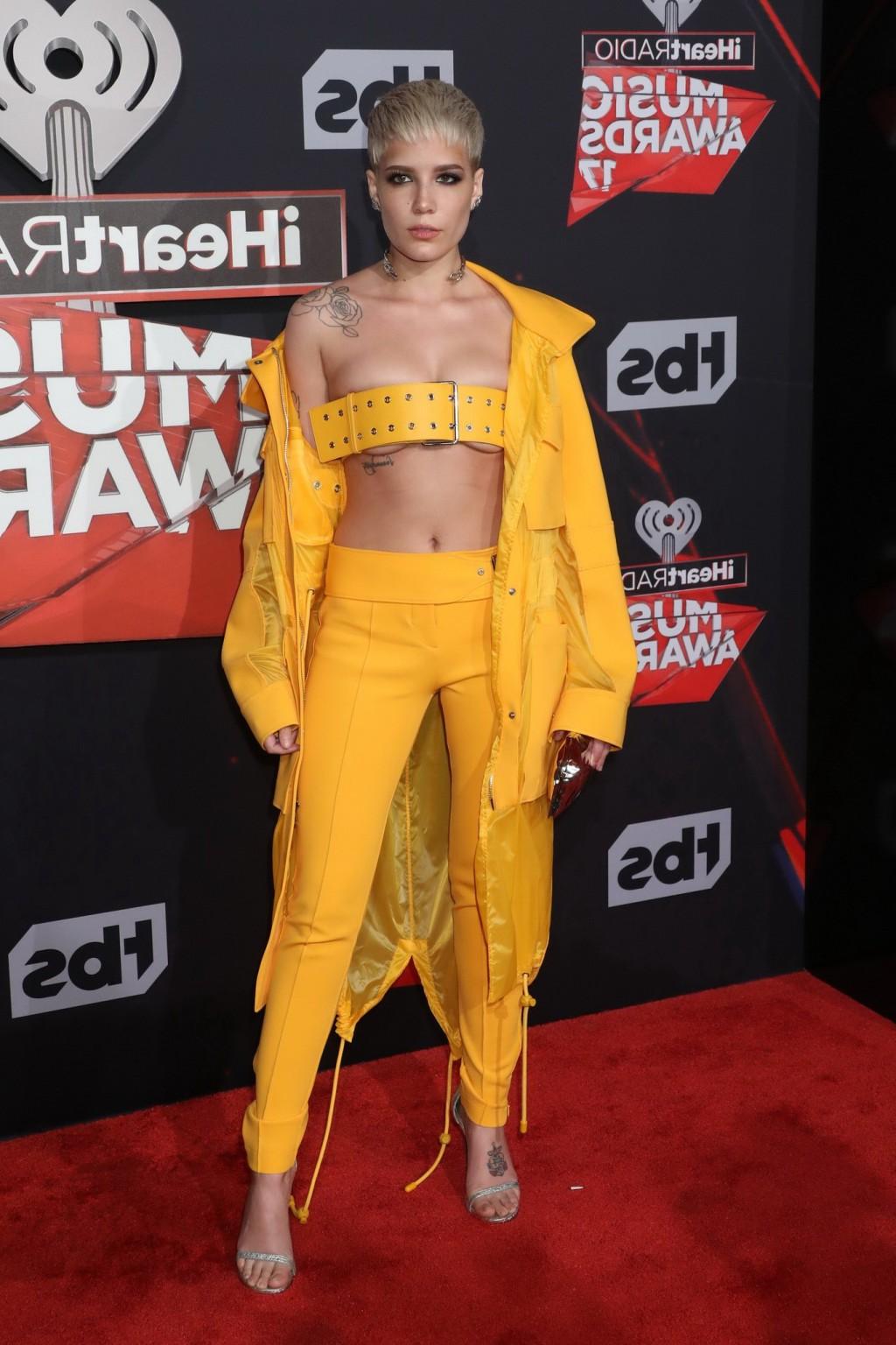 16P Halsey busty showing underboobs and belly