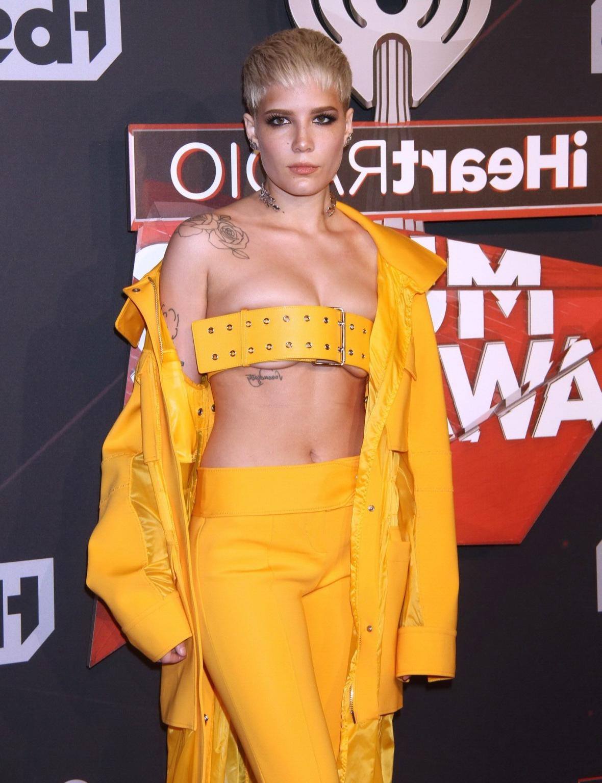 16P Halsey busty showing underboobs and belly