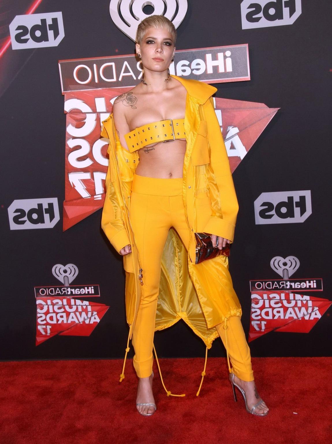 16P Halsey busty showing underboobs and belly