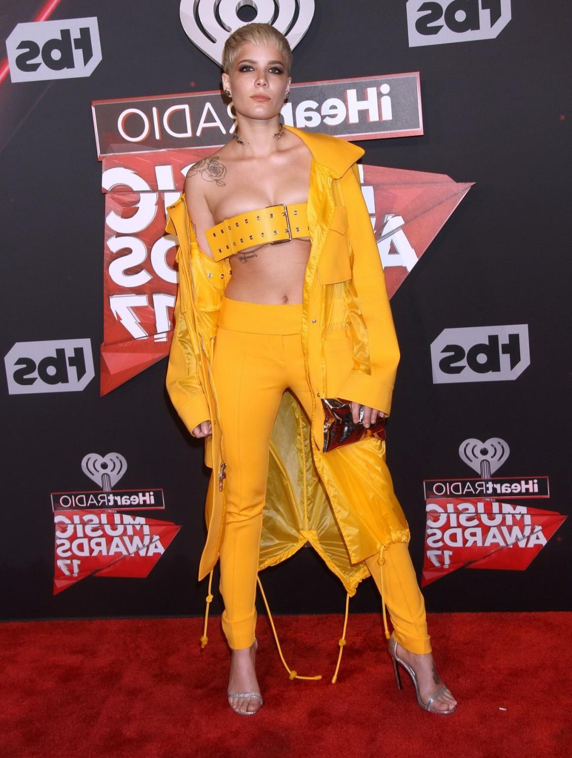 16P Halsey busty showing underboobs and belly