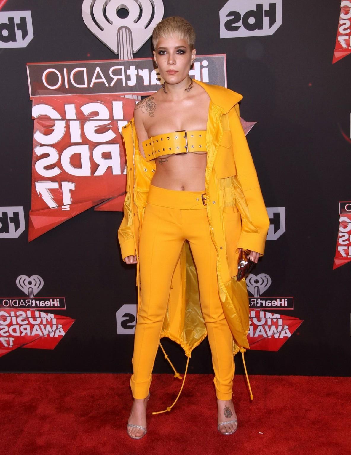 16P Halsey busty showing underboobs and belly