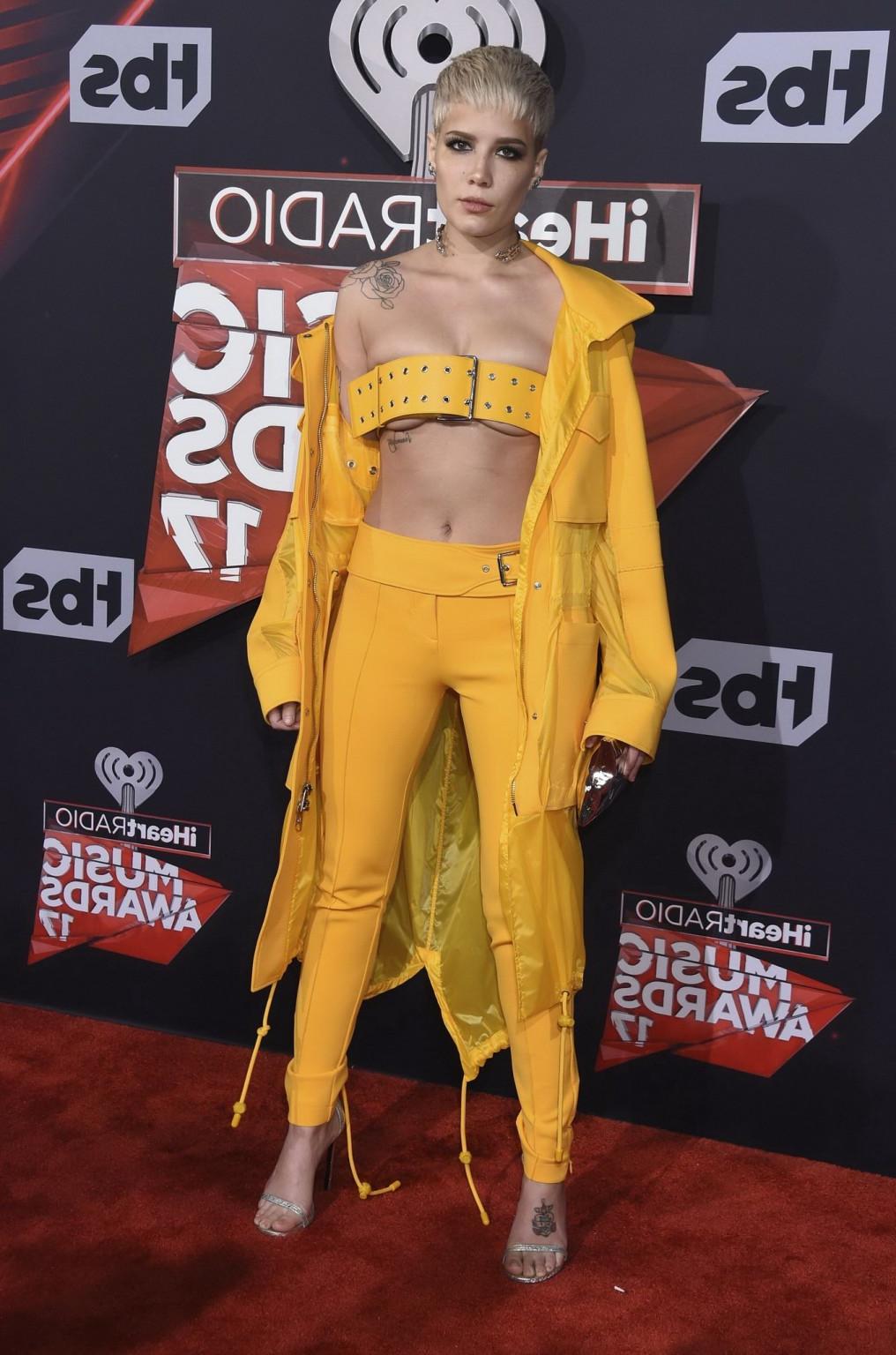 16P Halsey busty showing underboobs and belly