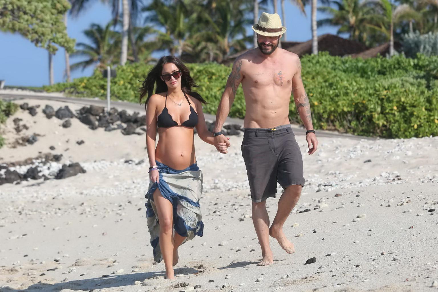 16P Megan Fox showing her boobs and big belly in black bikini