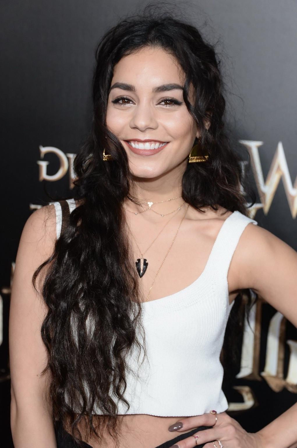 16P Vanessa Hudgens looks hot in belly top and skirt