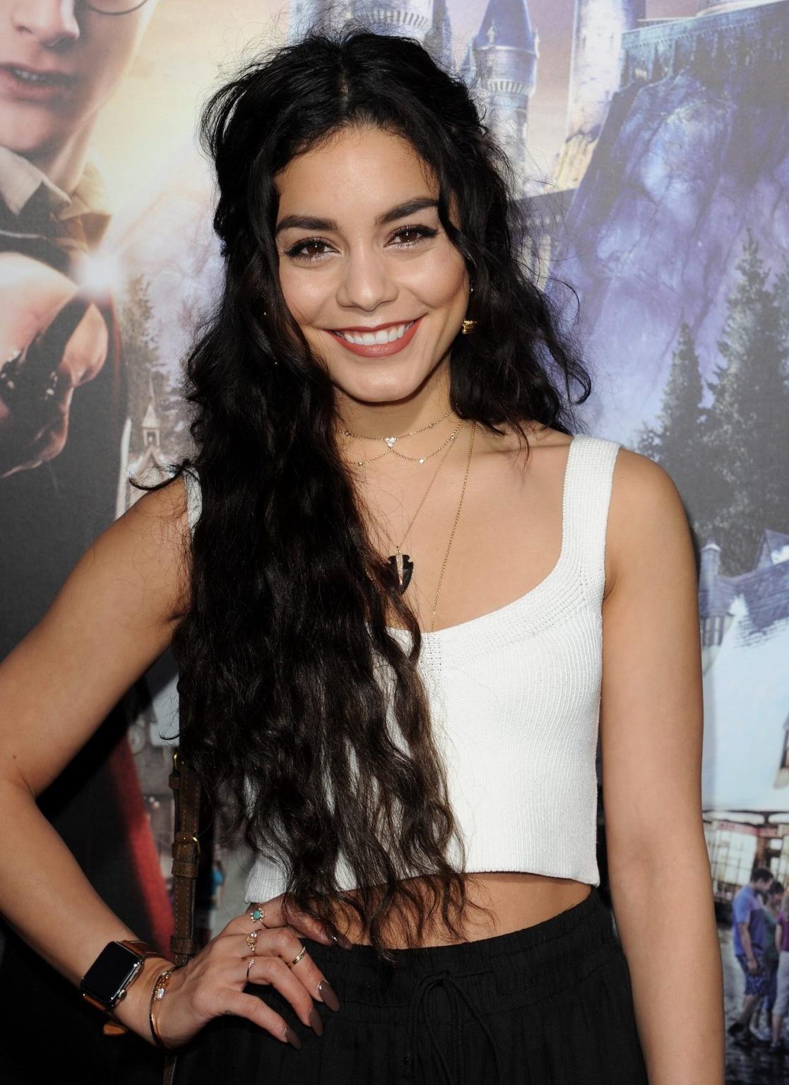 16P Vanessa Hudgens looks hot in belly top and skirt