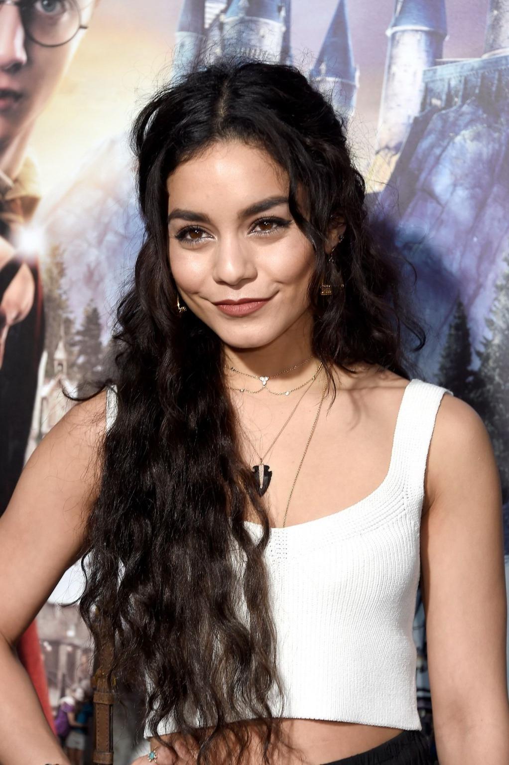16P Vanessa Hudgens looks hot in belly top and skirt