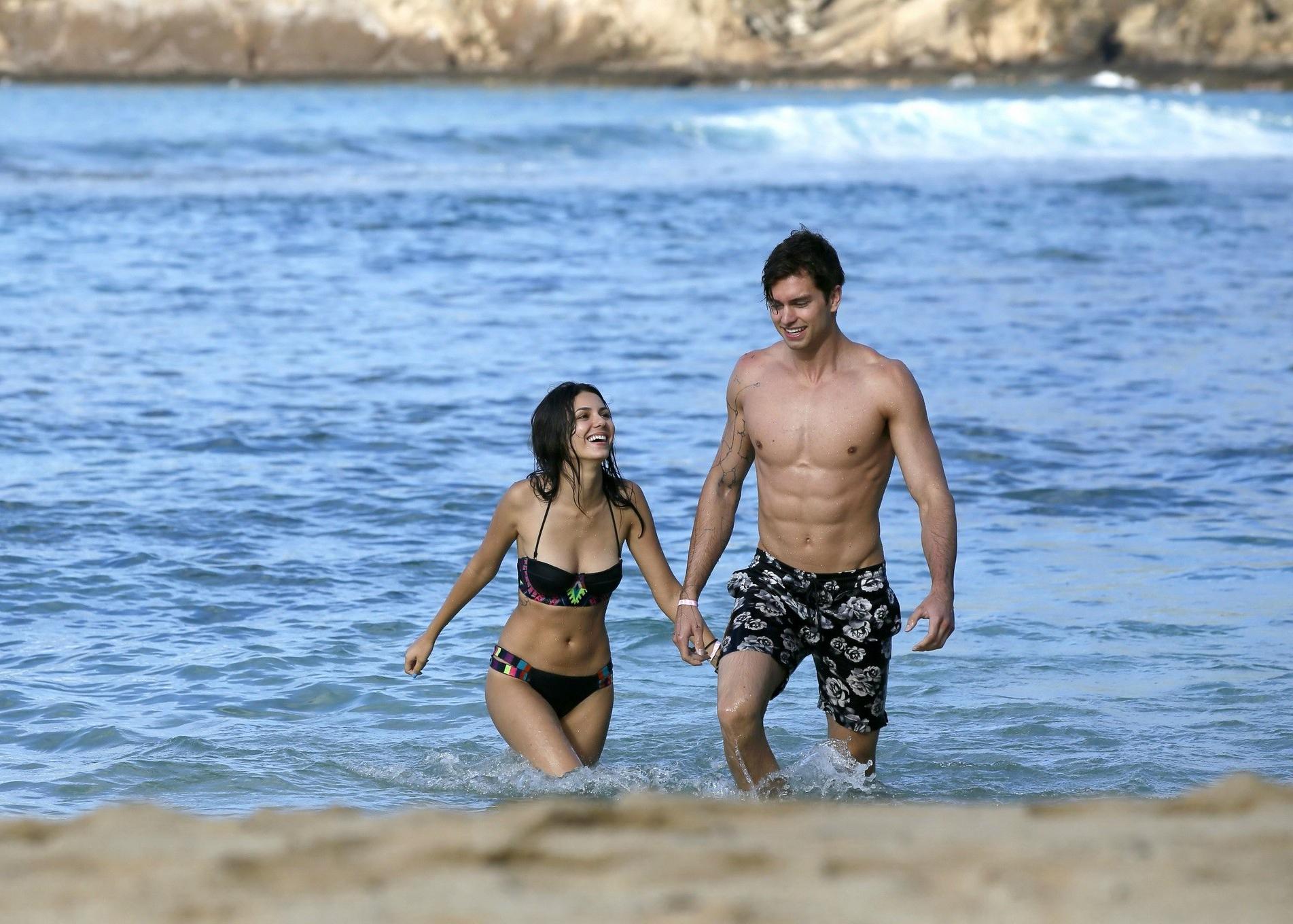 16P Victoria Justice showing off her perfect bikini body in Oahu
