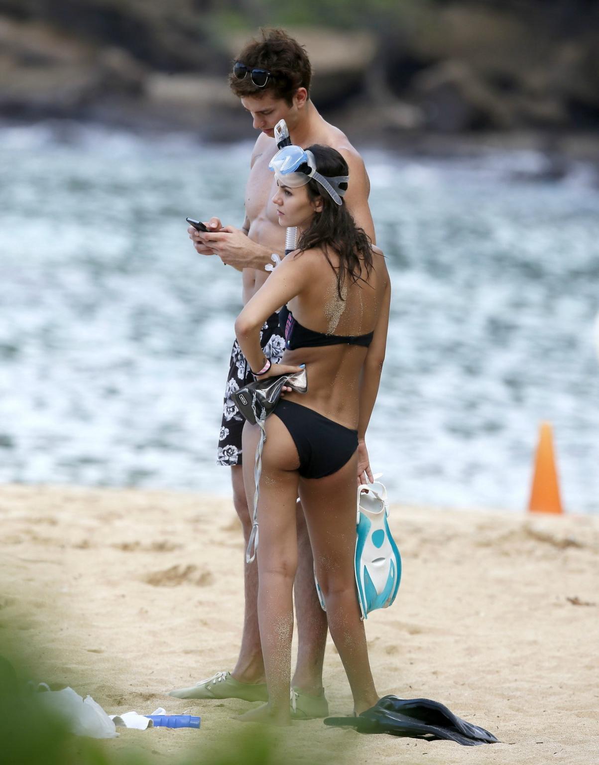 16P Victoria Justice showing off her perfect bikini body in Oahu
