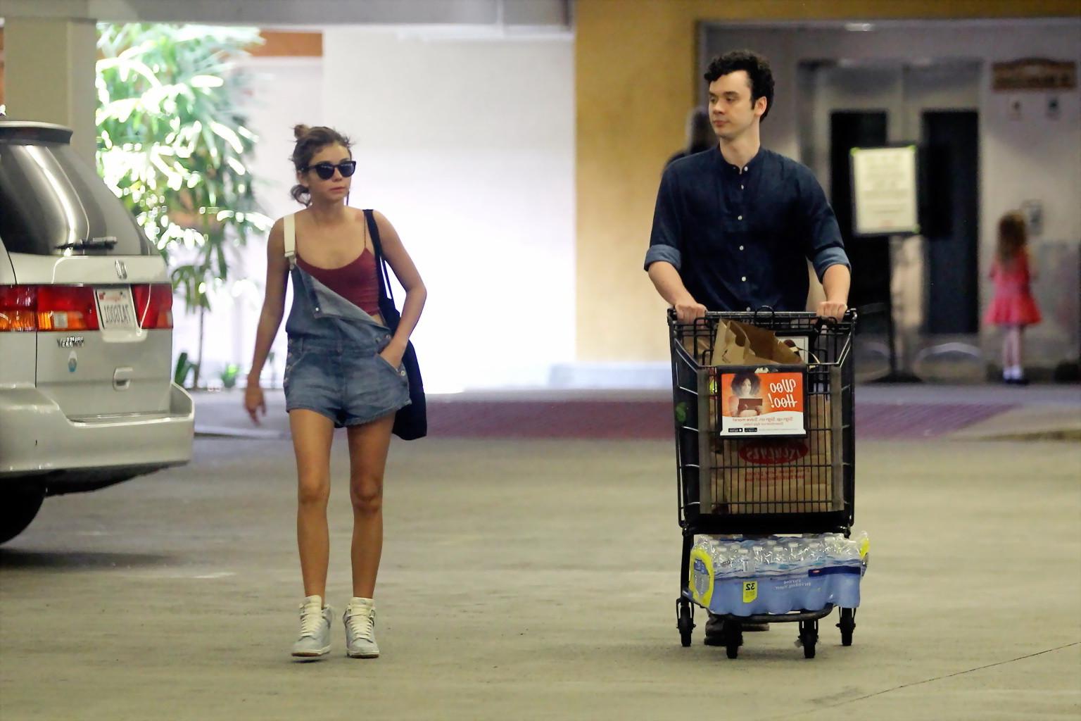 16P Sarah Hyland showing nipple pokies in belly top and shorts while shopping in LA