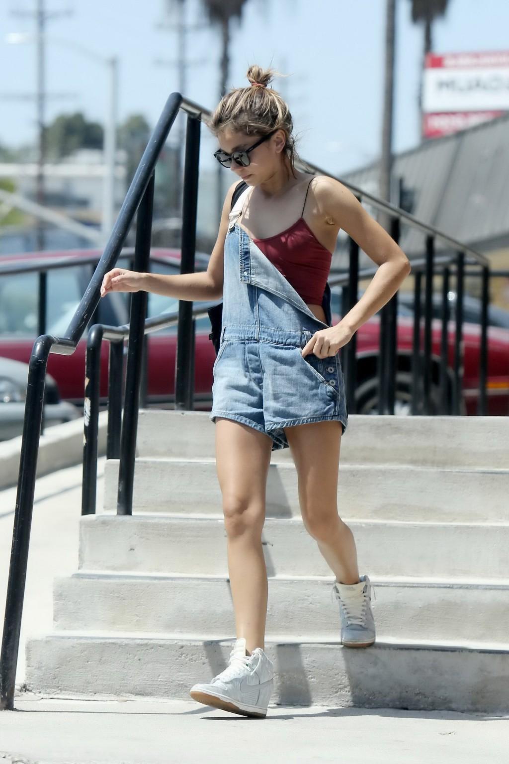 16P Sarah Hyland showing nipple pokies in belly top and shorts while shopping in LA