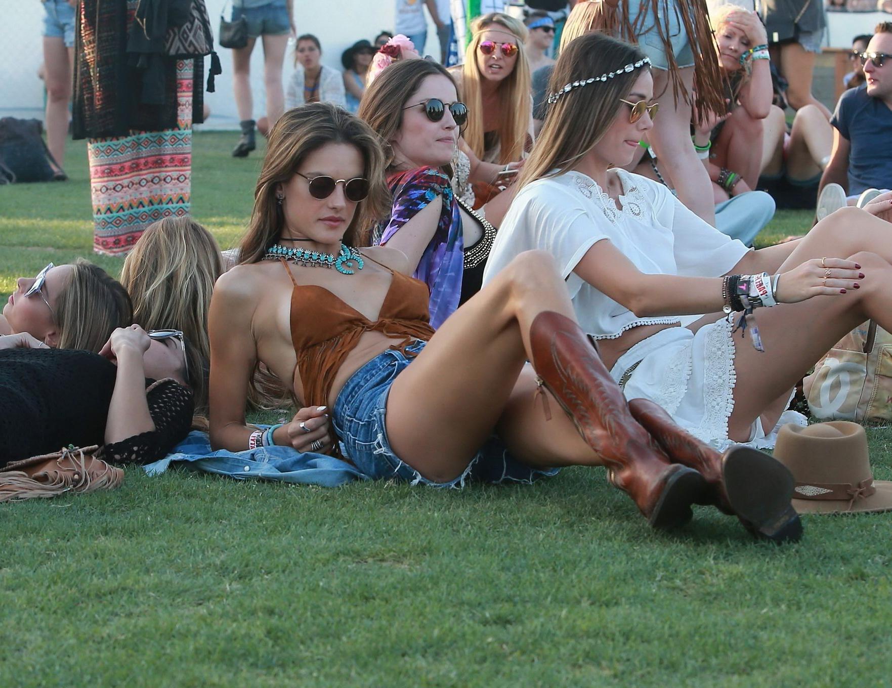 16P Alessandra Ambrosio cleavy showing sideboob in tiny belly top and denim shorts a
