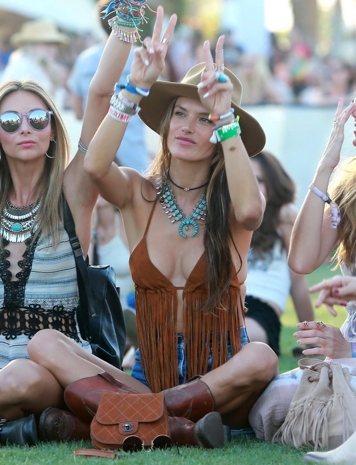 16P Alessandra Ambrosio cleavy showing sideboob in tiny belly top and denim shorts a