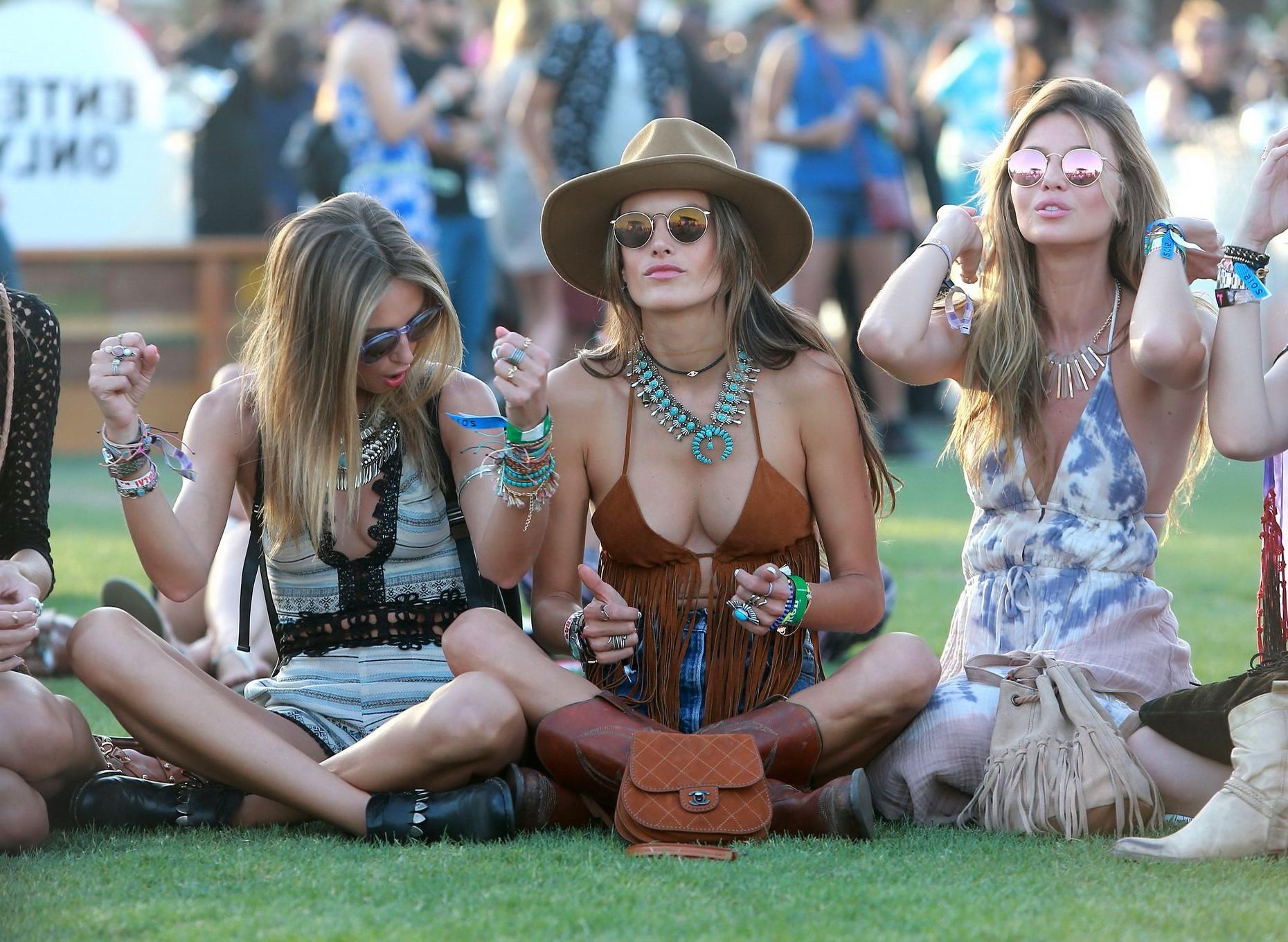 16P Alessandra Ambrosio cleavy showing sideboob in tiny belly top and denim shorts a