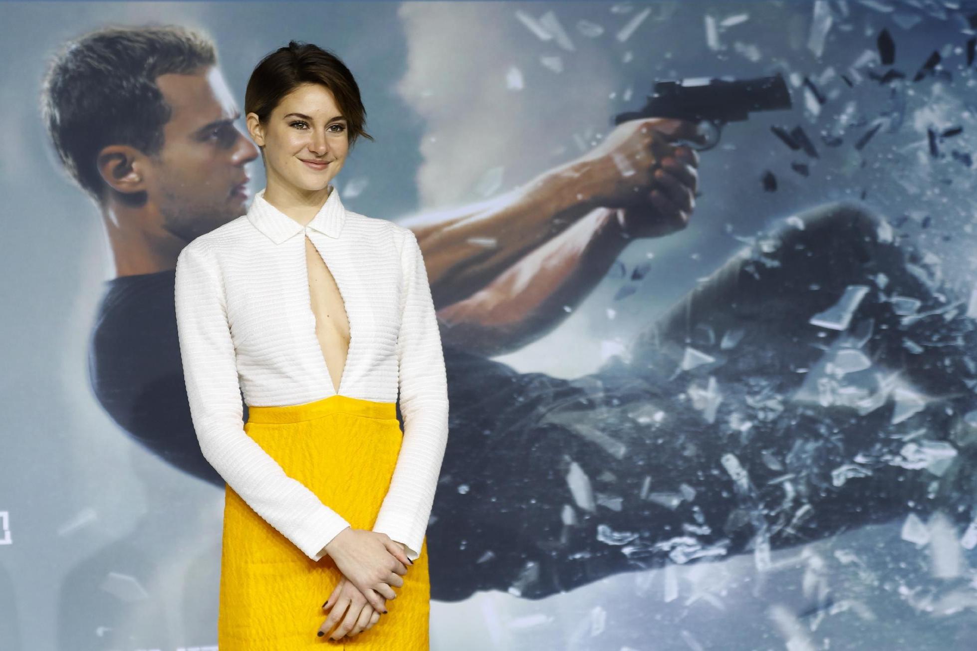 16P Shailene Woodley braless showing cleavage at the Insurgent premiere in Berlin