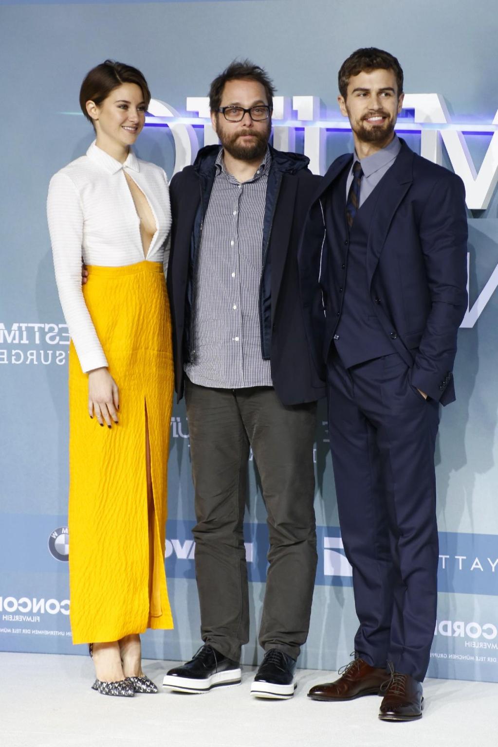 16P Shailene Woodley braless showing cleavage at the Insurgent premiere in Berlin