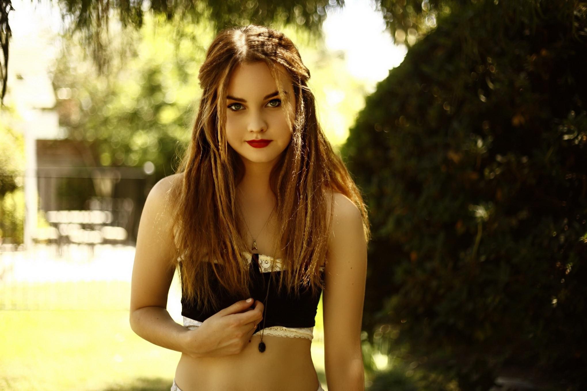 10P Liana Liberato cleavy and leggy in a skimpy belly top and hotpants at the photos