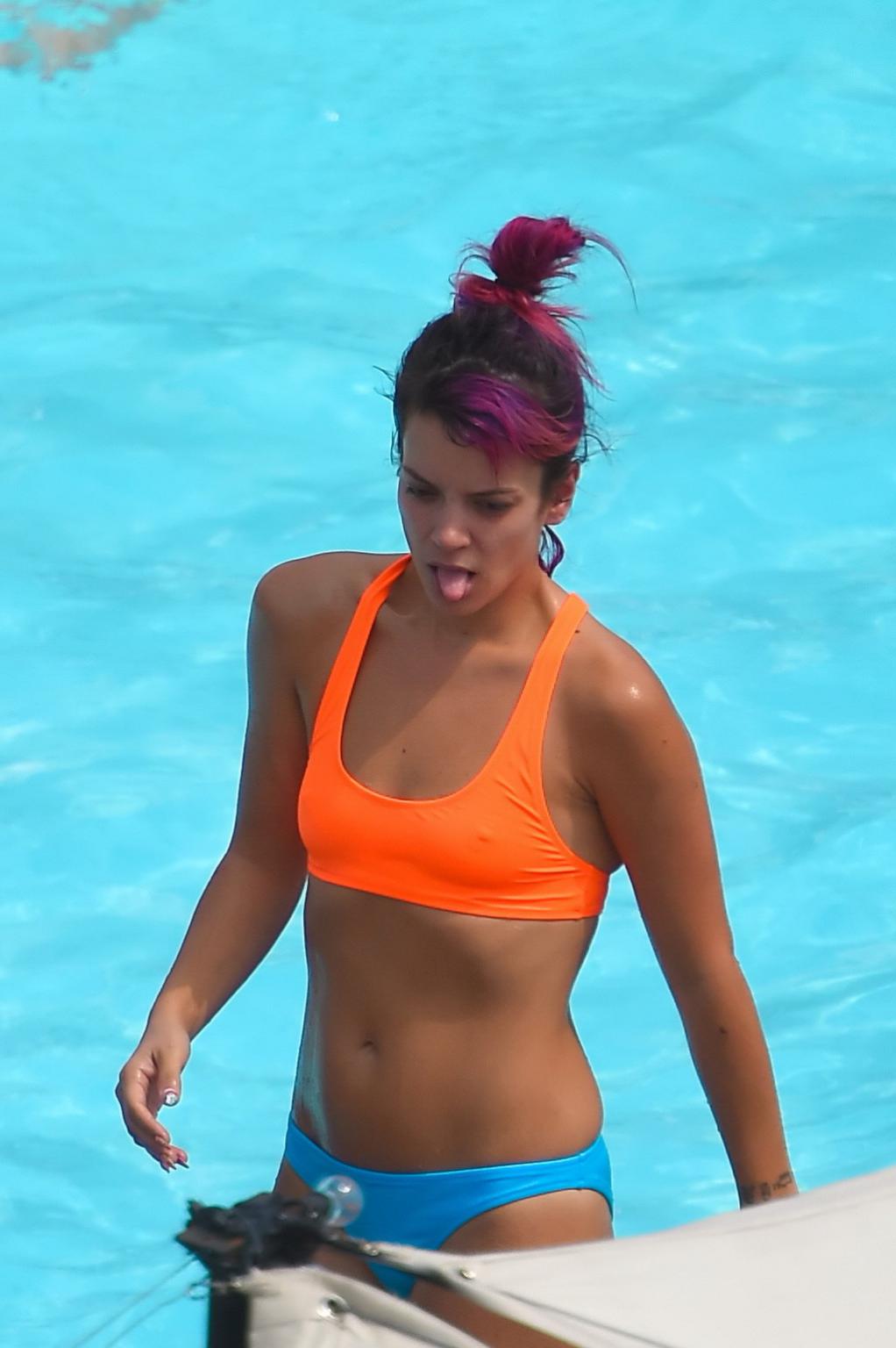 15P Lily Allen in a bikini showing pokies and pussy at the hotel pool in New York