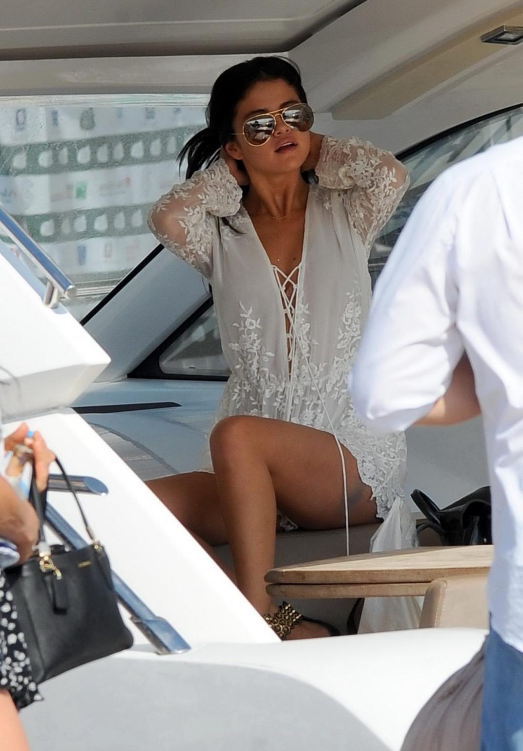 10P Selena Gomez upskirt leaving Hotel Della Regina Isabella in Ischia