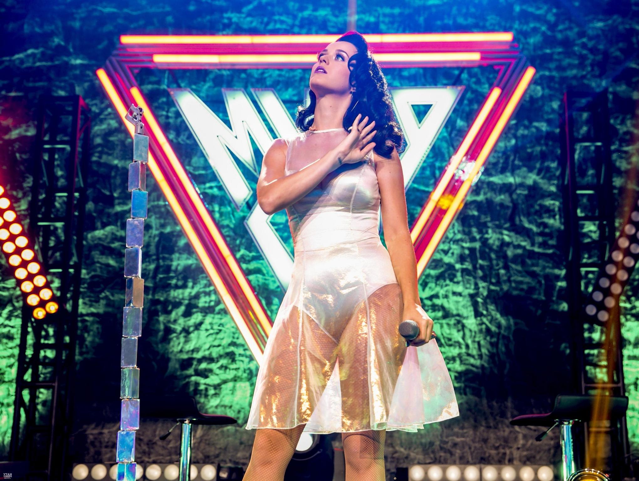 15P Katy Perry  see her perfect nude ass