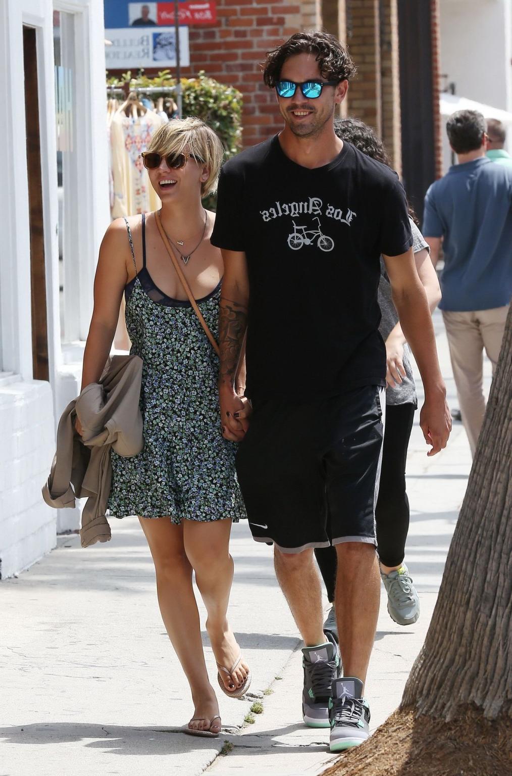 16P Kaley Cuoco boasting in her full bra all over Los Angeles