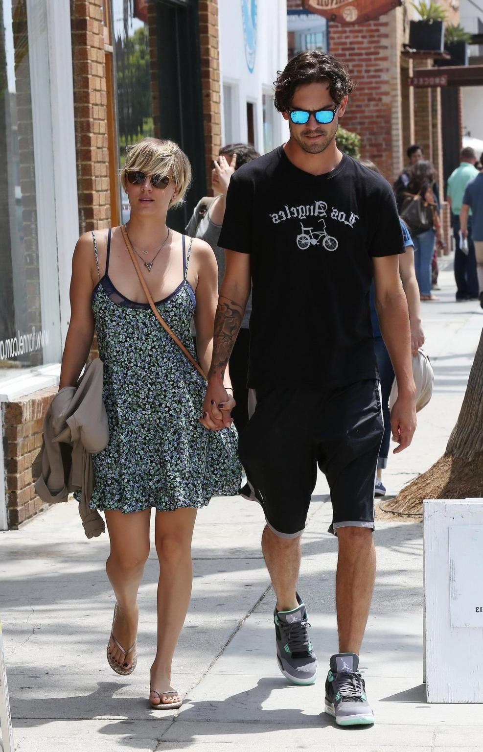 16P Kaley Cuoco boasting in her full bra all over Los Angeles