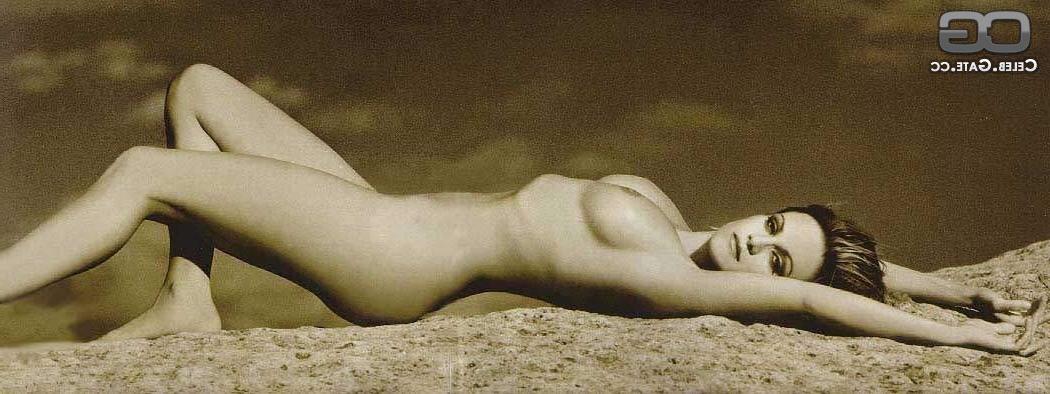 15P Austrian Celeb MILF Sonja Kirchberger posing Naked