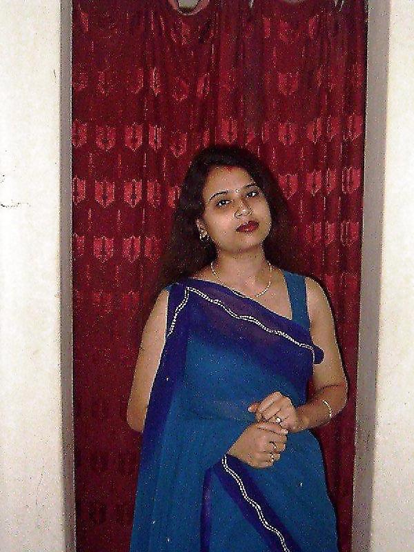 25P INDIAN SEXY HOUSEWIFE