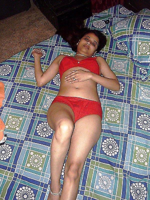 25P INDIAN SEXY HOUSEWIFE