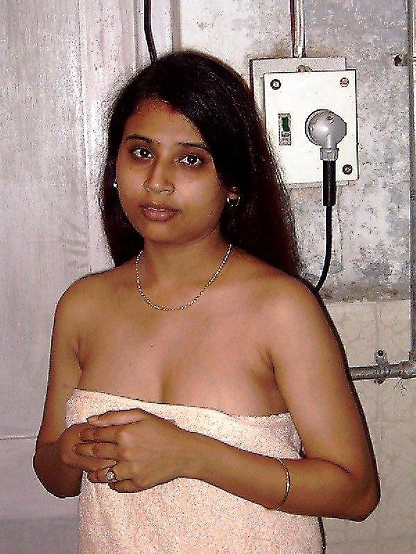 25P INDIAN SEXY HOUSEWIFE