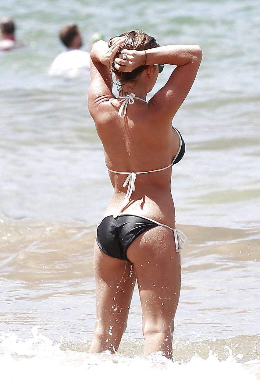 16P Jessie James showing perfect body and big boobs on beach