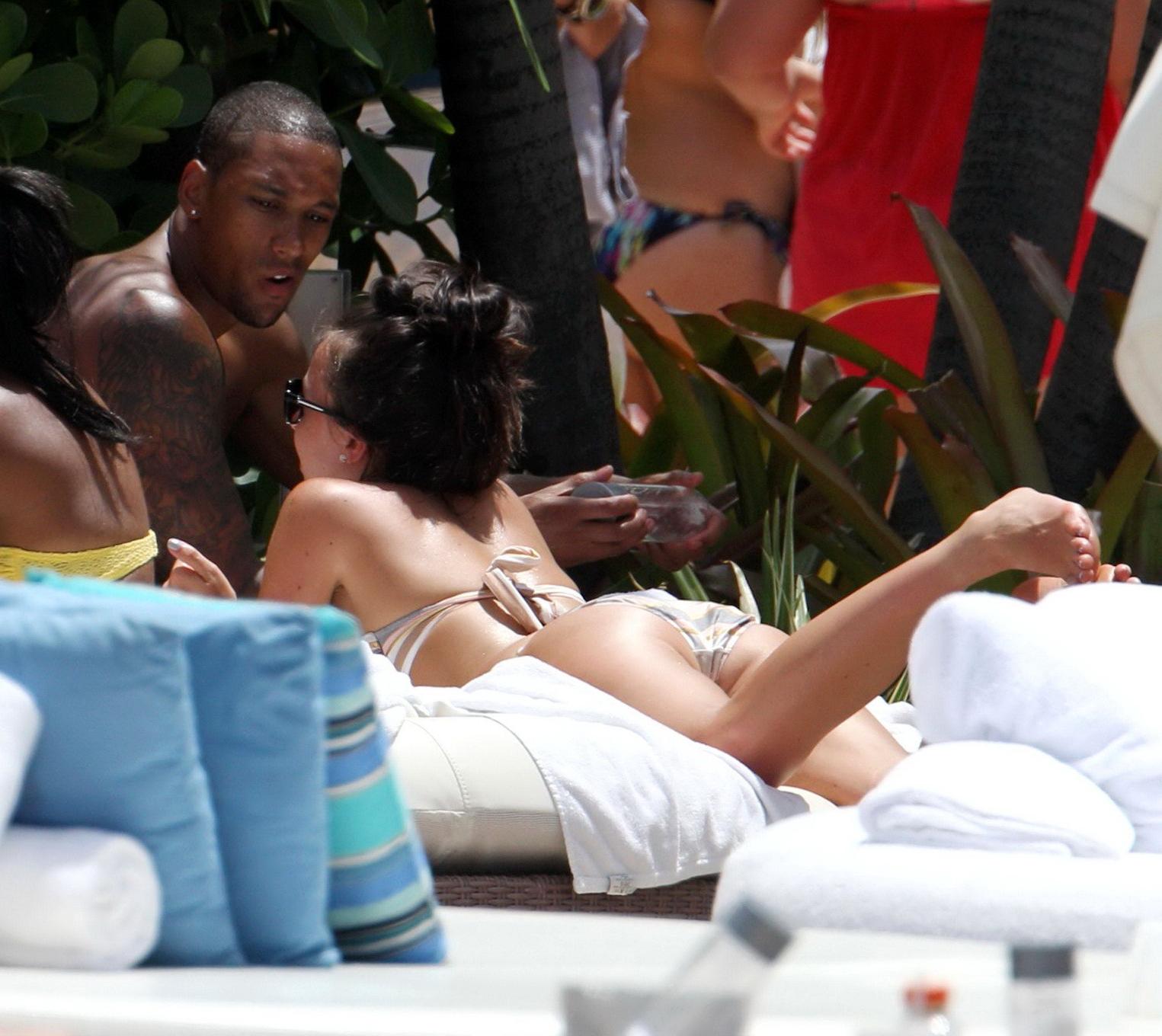 16P Louisa Lytton showing off her ass in bikini at the hotel pool in Miami