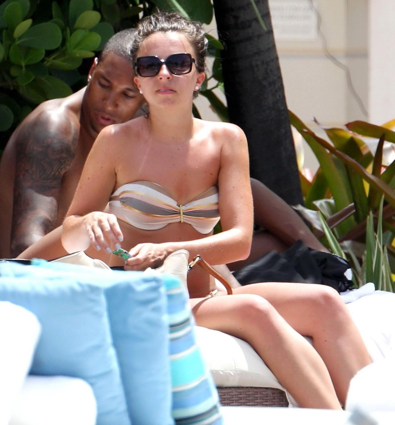 16P Louisa Lytton showing off her ass in bikini at the hotel pool in Miami