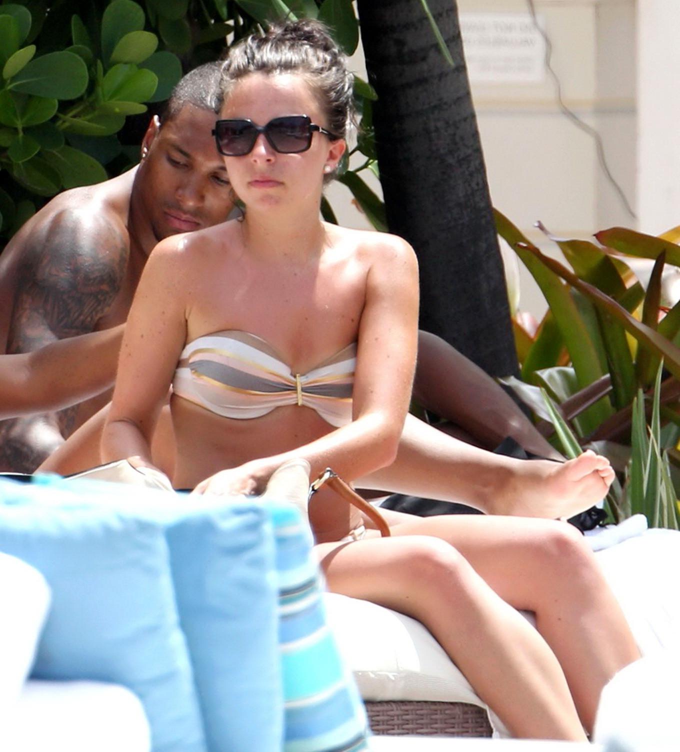 16P Louisa Lytton showing off her ass in bikini at the hotel pool in Miami