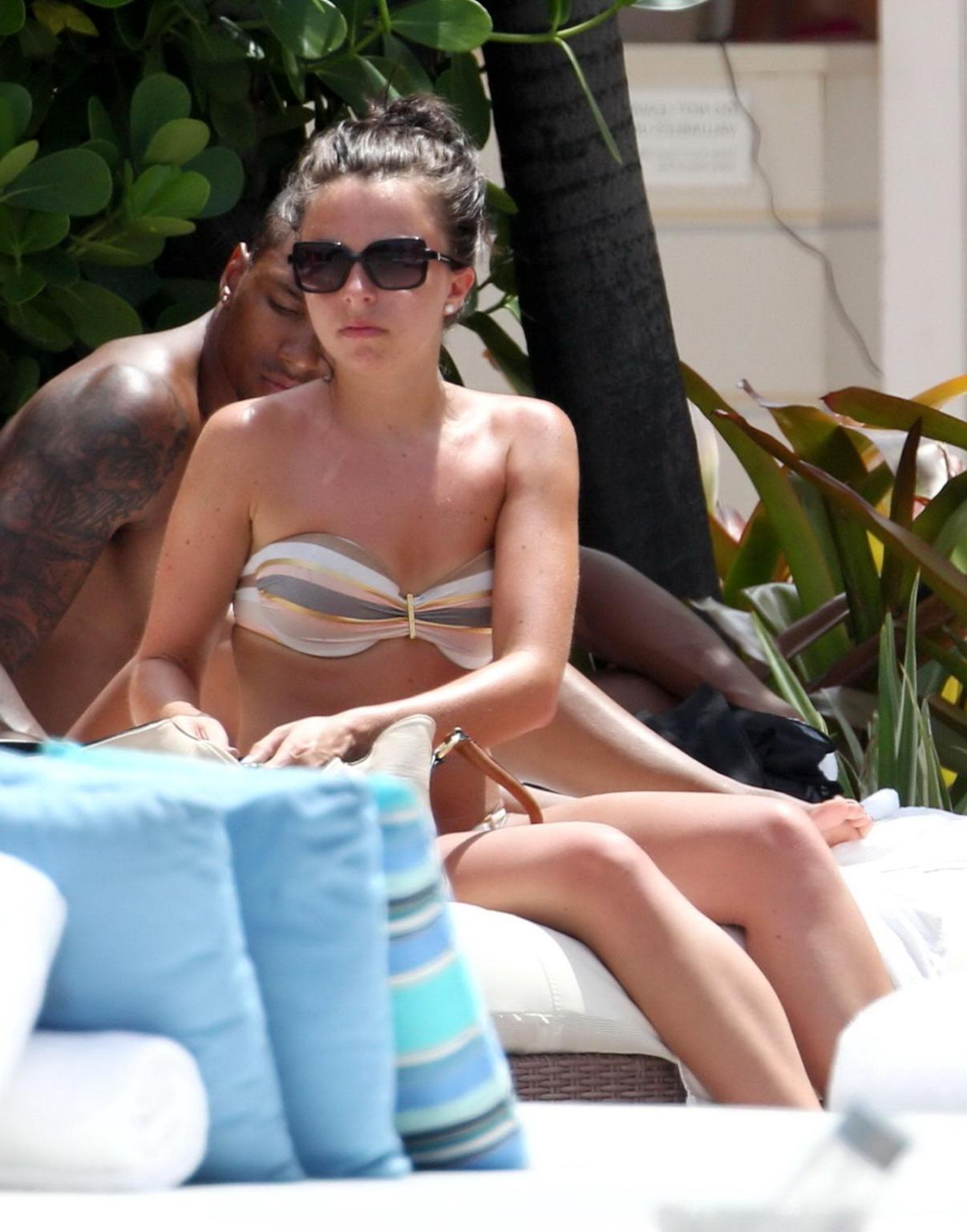 16P Louisa Lytton showing off her ass in bikini at the hotel pool in Miami